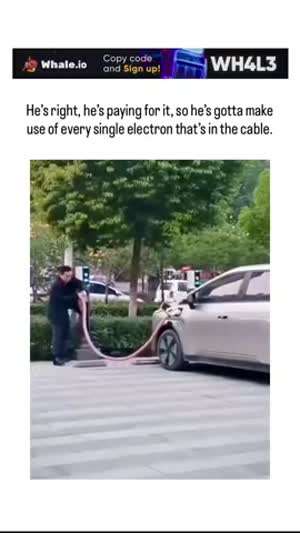 전기차 알뜰하게 충전하는 방법을 아는 아저씨