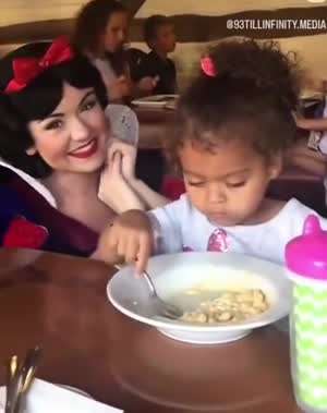 아이가 많이 화났네