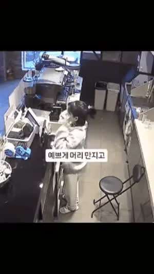 사장이랑 잘 아는데 '믹스 커피' 좀 타 주이소