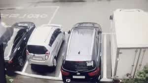 차 뒷유리에 붙은 살해협박