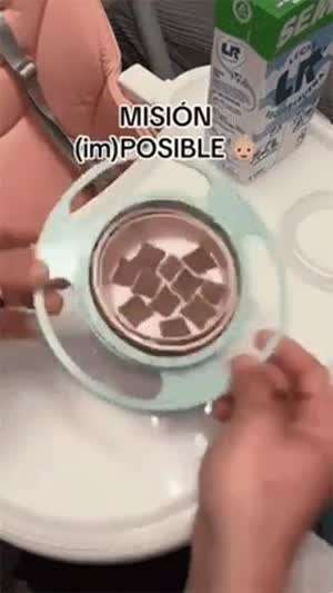 절대로 쏟을 수 없는 그릇을 아이에게 줘봤다.