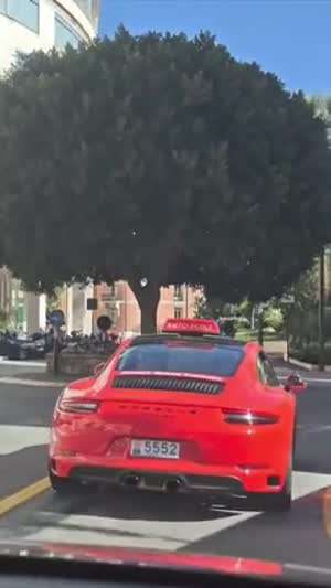 모나코의 흔한 운전학원 차량