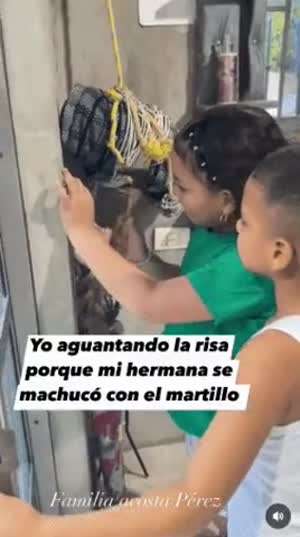 누나.....나 안 웃었어....진짜 안 웃었어..gif