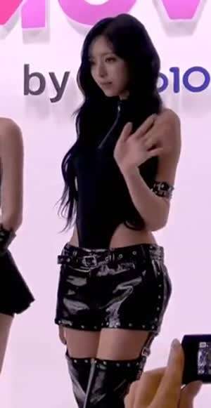 요즘 여자 연예인들이 많이 입는 바디수트