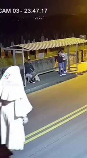 공중부양 수녀에 다들 개깜놀