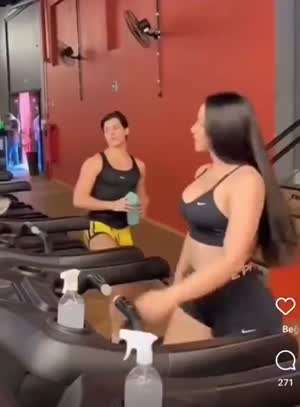 옆자리 남자 때문에 운동을 못하겠다