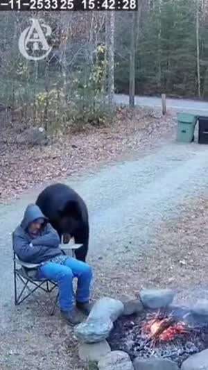 뽀뽀 거부 안해서 살아남은 남자.mp4