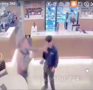 복싱 실력으로 진상고객 제압