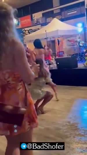 파티장에서 너무 취한 여자