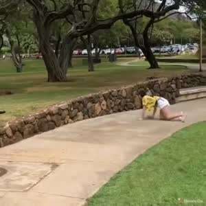 몰래 살금살금 다가가서...