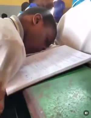 선생님이 너 칠판 지우래~