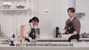 사실 "그 쇼츠"의 제작자를 알고 있다는 윤하.mp4