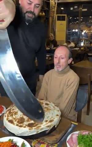 진상 손님 없기로 유명하다는 식당.GIF