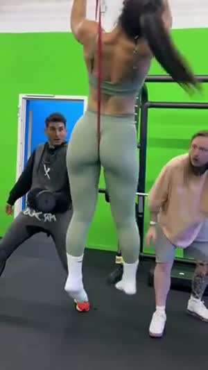 이 상황에 늘 냄새 맡는 놈 있더라