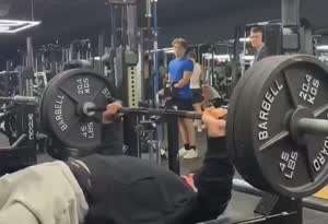 헬스장 그윽한 눈빛의 정체