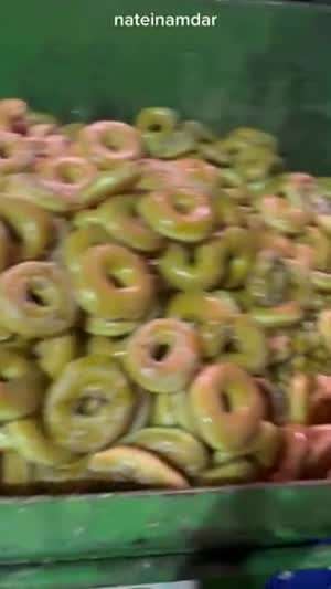 미국 도넛 가게 앞 쓰레기통