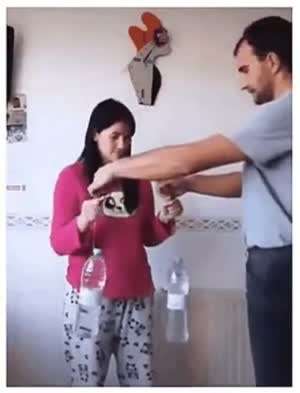 여보..이거 잠시만 들고 있어봐