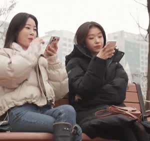 야 니 남친 걸어간다.gif