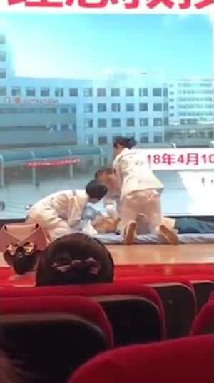 살려야 한다 살려야해!.gif