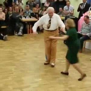 왕년에 카바레 좀 다녔던 할배.gif