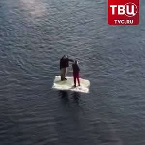 러시아 상트페테르부르크의 낭만 터지는 두 남자