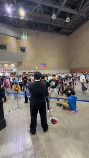 엄청 신나 보이는 오타쿠 단체 댄스.mp4