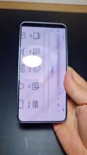 갤럭시 S25가 휘어져 버렸습니다..하아..ㅜㅜ