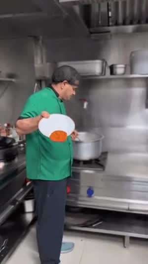 인도식 음식 땅에 떨어질때 대처법.gif