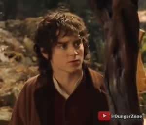 절대반지를 처리하는 프로도.gif