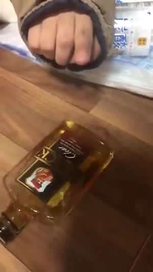 소리] 위스키 병이 넘어질때 내는 소리.mp4