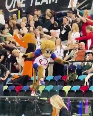 마스코트가 경기중 조기퇴근하는 이유