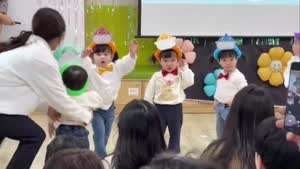 아빠를 발견한 딸