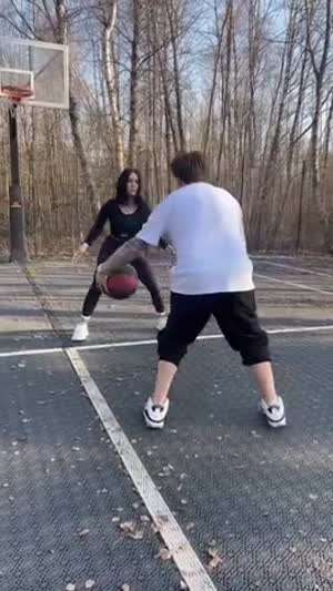 엉덩이 집착남이 농구를 하면