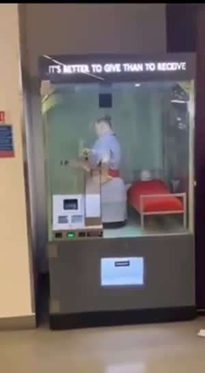 어느 병원에 설치 된 헌금함.mp4