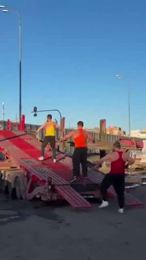 엄격한 심사후에.....