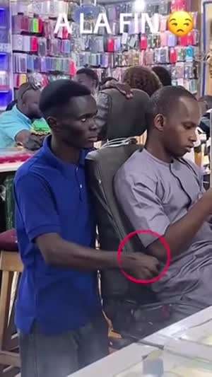 브금] 넌 할일이 없어? 대체 뭘 찍고 있는건데? 아오..mp4