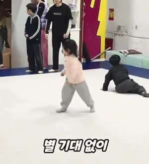 재능있는 딸 때문에 깜짝 놀란 엄마