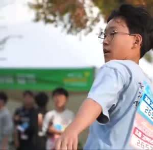 한강 종이비행기 날리기 대회  참가자 수준