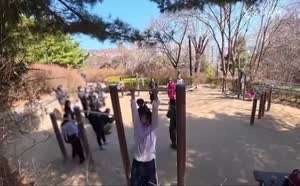 이제 철봉으로 웃기는 허경환