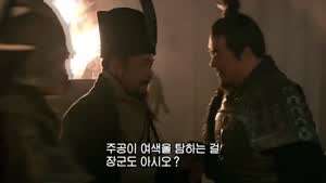 관우한테 자신이 가장 좋아하는 것을 선물하는 조조