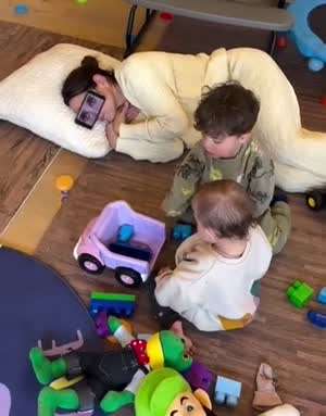 엄마는 보고 있다