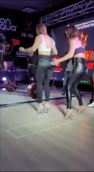 엉덩이 때리기 시합