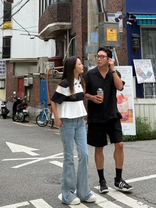 오늘자 68년생 + 77년생 길거리 투샷 클라스 ㅎㄷㄷㄷ