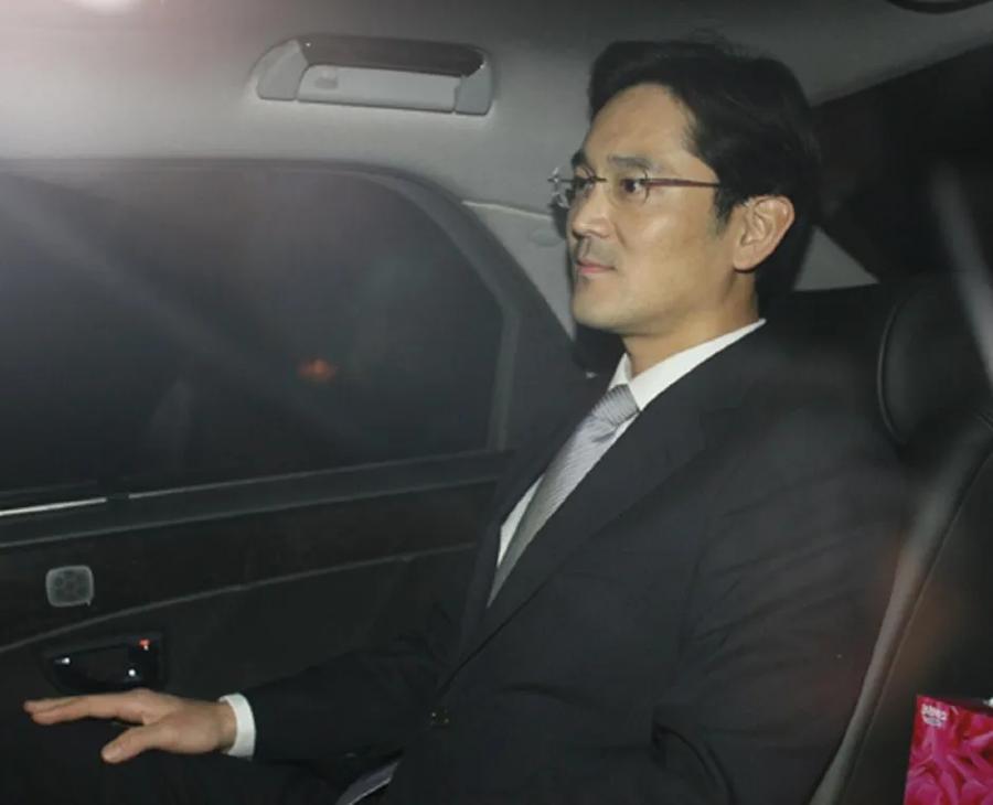 브루스 웨인 = 배트맨인걸 못믿는 이유