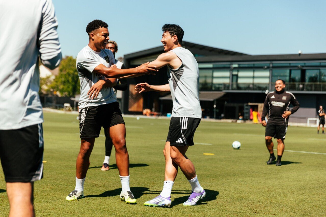 벌써 구단에서 팀 라커룸 분위기 메이커 된듯한 손흥민 친화력 ㄷㄷ