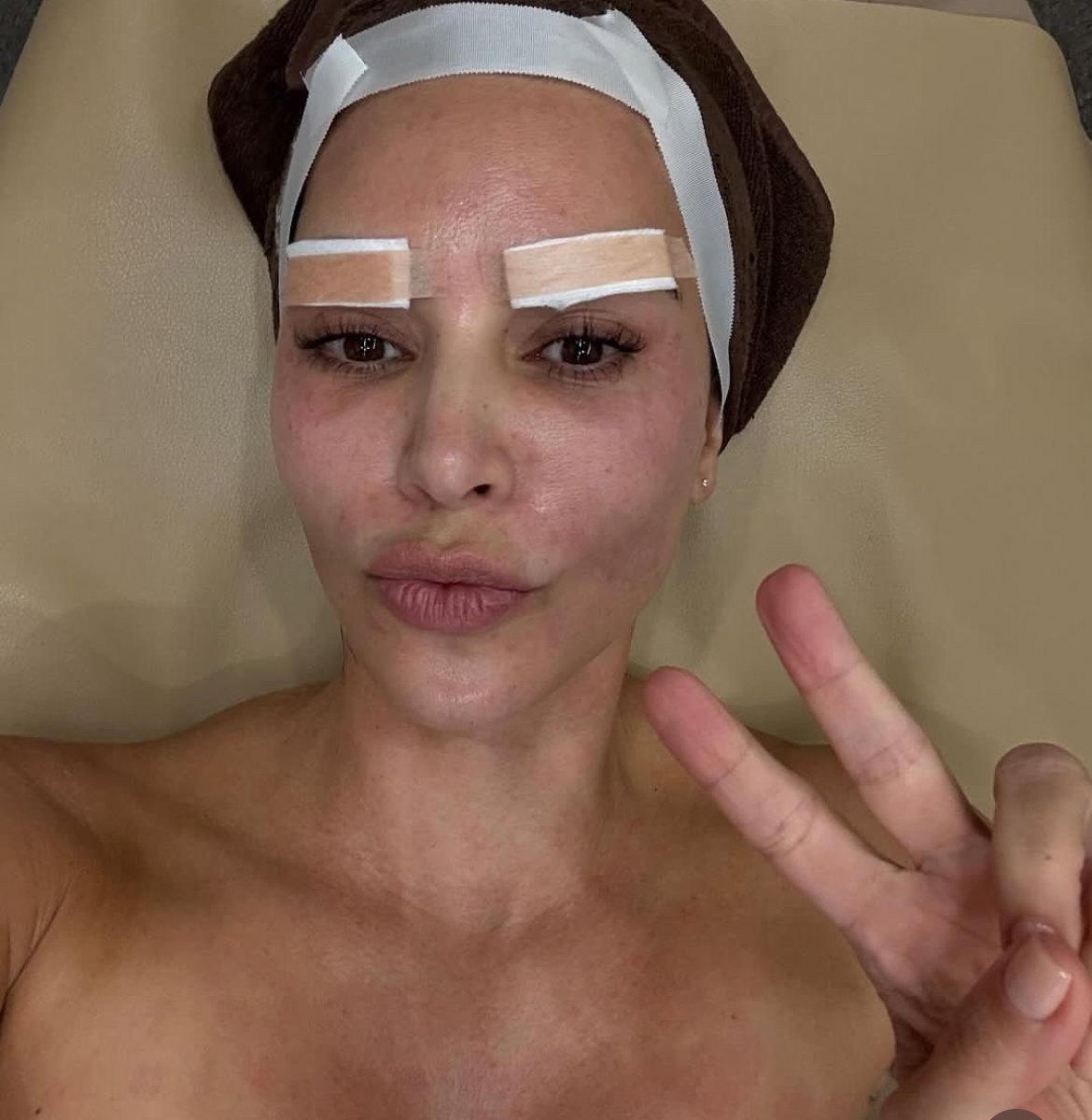 킴 카다시안 광복절에 한국에서 찍었던 사진 업로드했네 ㅋㅋㅋㅋ