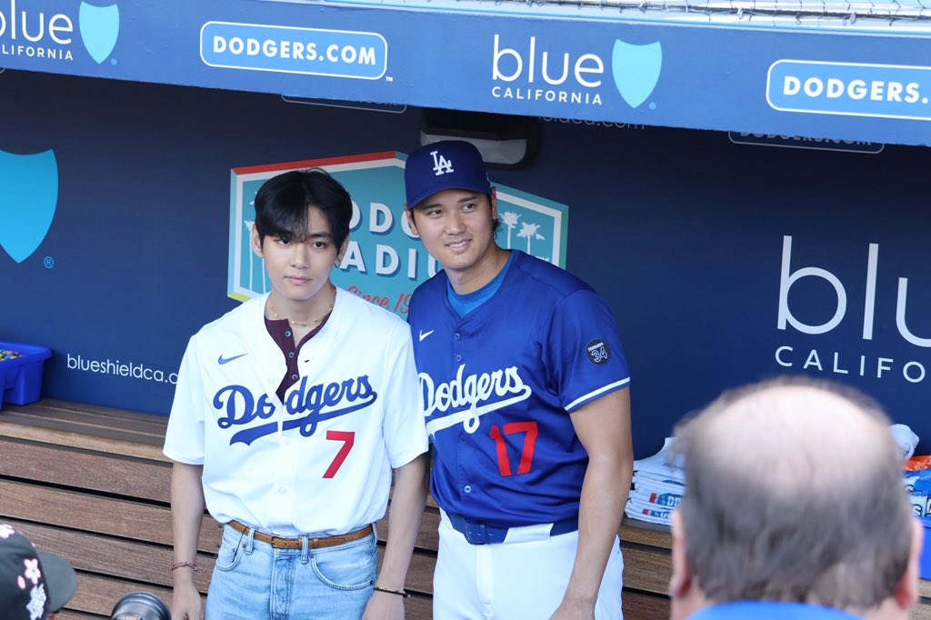 오늘자 방탄 뷔 오타니 투샷 모음