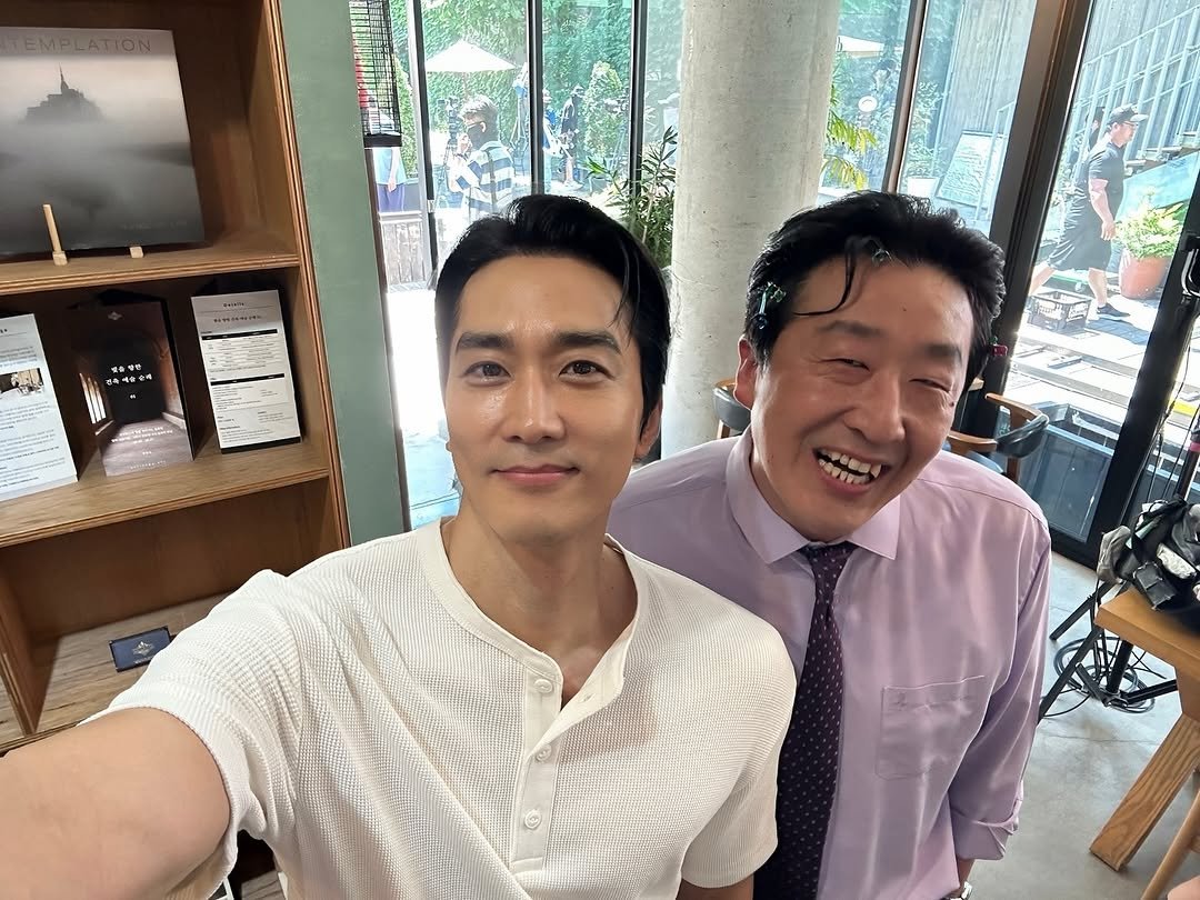 왼쪽이 성인이었을때 오른쪽은 초딩