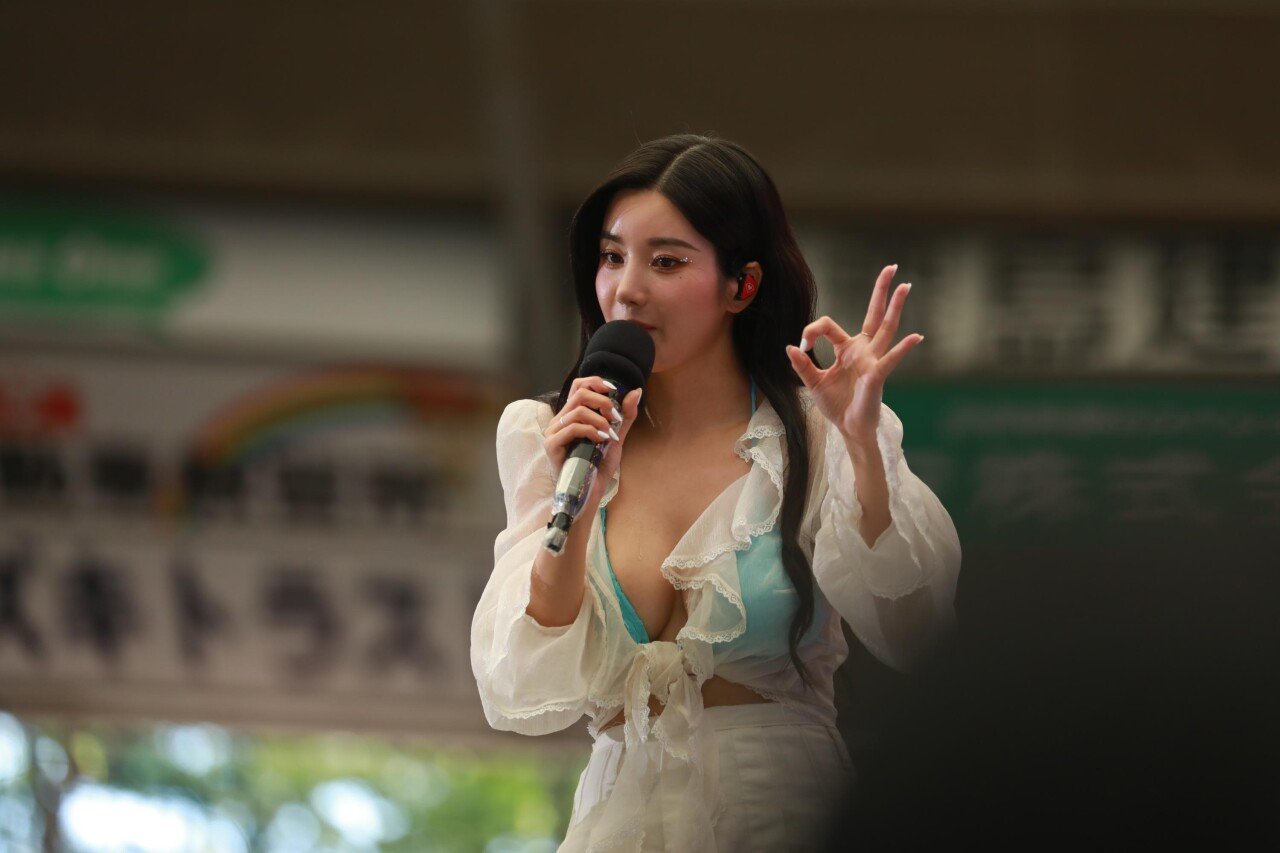 권은비 누나 지난 도쿄 워터밤 고화질 사진