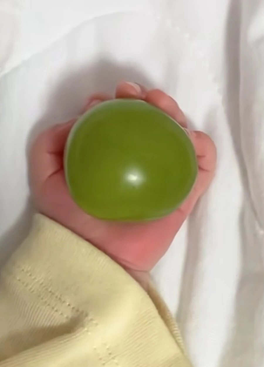 샤인머스켓 한 알 크기.